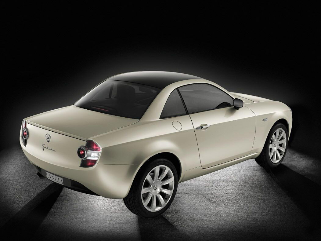 Lancia Fulvia 2003 002.jpg